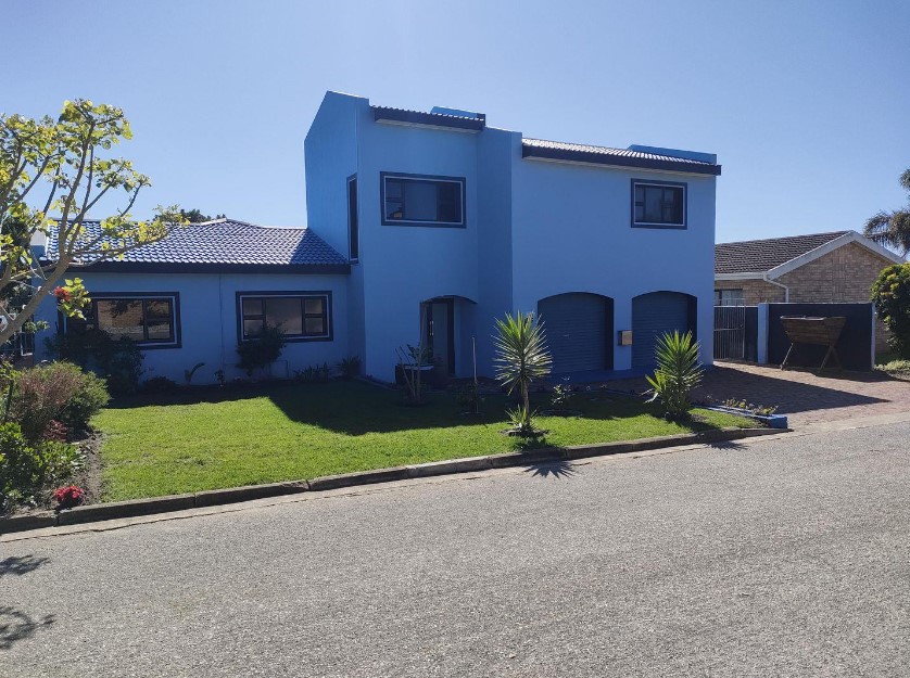 8 Bedroom Property for Sale in Wavecrest Eastern Cape